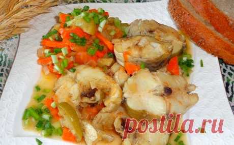 Минтай с картошкой и помидорами