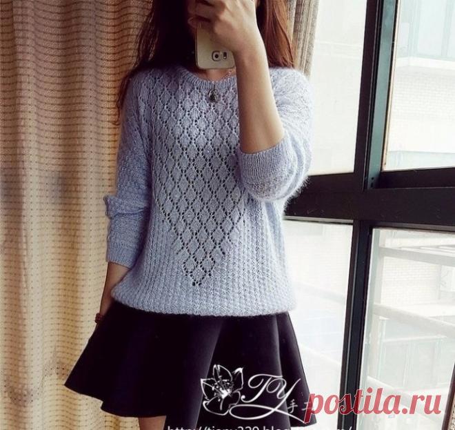 Джемпер спицами с ажурным сердцем