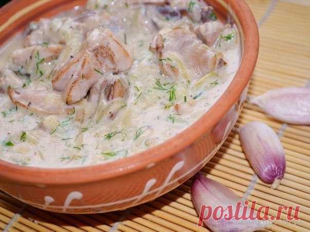 Нежное блюдо узбекской кухни с обалденным ароматом и вкусом — Гульчехра из курицы 


Вкус отменный!









Ингредиенты:
Курица — 1 кгСметана — 10 ст. л.Лук — 4 штМолоко — 200 млПшеничная мука — 1 ст. л.Хмели-сунели — 1 ч. л.Чеснок — 10 зубСахар — 1 ч. л.Соль по вкусуЗелень по вку…
