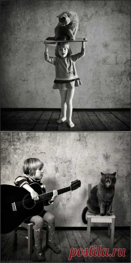 Маленькая девочка и кот
