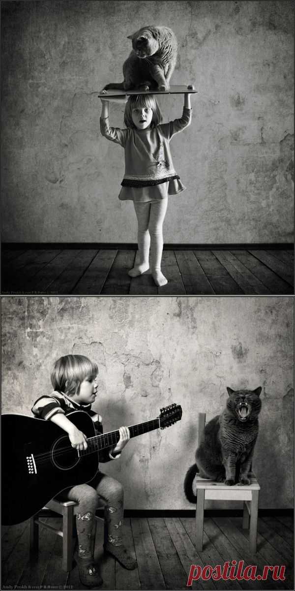 Маленькая девочка и кот