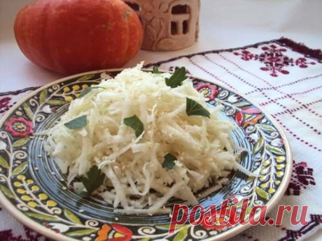 Оригинальный салат из капусты кольраби