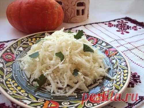 Оригинальный салат из капусты кольраби