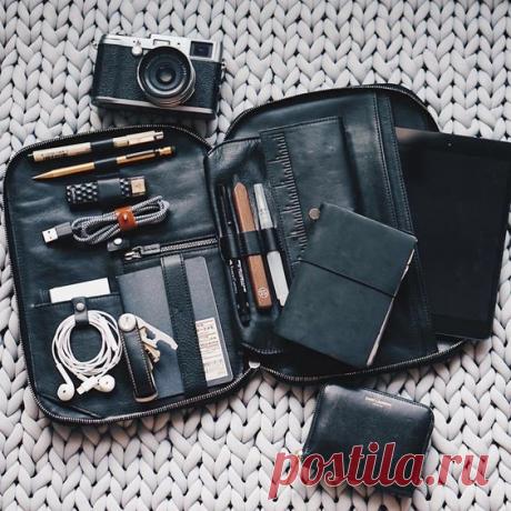 😊Дорогие друзья! Ура! Появилась возможность оформить пред заказ на изготовление индивидуального органайзера для путешествий &quot;Travel pack&quot;!!! ... 🌿Надежные, прочные, натуральные, практичные)) ✈Для истинных перфекционистов и заядлых путешественников! Все на своих местах! ... 💥Множество карманов для хранения необходимых мелочей, документов, авиа и ж/д билетов, смартфона, планшетного компьютера, письменных принадлежностей, блокнота. Так же органайзер надежно защитит очки, ключи, флешки,…