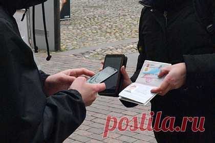 В первом российском регионе ввели самоизоляцию для непривитых. Власти Югры ввели обязательную самоизоляцию для непривитых в Нефтеюганске, Нягани, Урае и поселениях Кондинского района. Самоизоляция для непривитых будет действовать с 22 ноября по 5 декабря. Ограничение не затронет граждан, которые в течение полугода переболели коронавирусом и имеют подтверждающие документы.