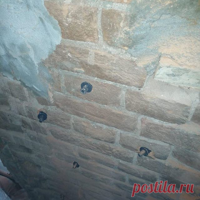 На изображении может находиться: на улице