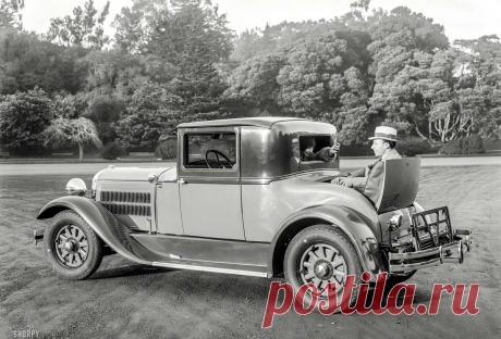 Автомобилисты в начале прошлого века Облик автомобиля начала 20 века У всех «предков» общие черты: спортивно-прогулочное назначение, внешнее сходство с конным экипажем, отсутствие комфорта, осветительных и сигнальных приборов. Вместе с тем великое разнообразие комбинаций механизмов: двигатель сзади, посередине, под кузовом, иногда...