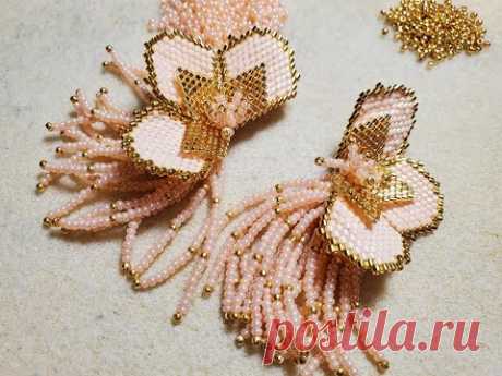 Aretes de pétalos con tiras en delicas miyuki y mostacillas 11/0