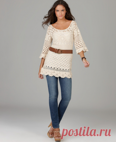 Белое платье-туника.