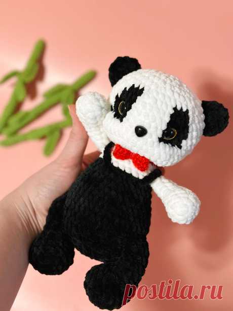 PDF Пара Панд крючком. FREE crochet pattern; Аmigurumi toy patterns. Амигуруми схемы и описания на русском. Вязаные игрушки и поделки своими руками #amimore - плюшевая панда, медведь, медвежонок панды из плюшевой пряжи, мишка.