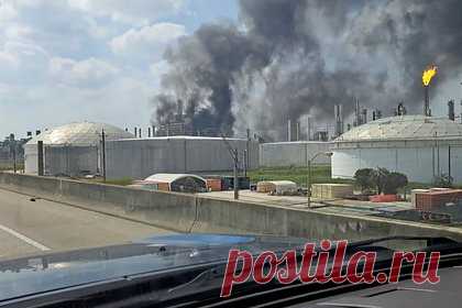 Названо количество пострадавших во время пожара на НПЗ Shell в США. Недалеко от американского Хьюстона, штат Техас, шесть человек пострадали в результате пожара на нефтеперерабатывающем заводе Shell, сообщает Reuters. По данным Associated Press, пострадавшие были госпитализированы. Собеседники агентства отметили, что пожар произошел на установке по производству альфа-олефинов.