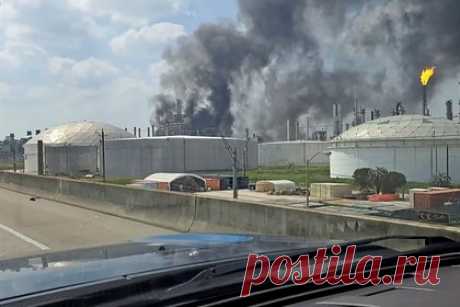 Названо количество пострадавших во время пожара на НПЗ Shell в США. Недалеко от американского Хьюстона, штат Техас, шесть человек пострадали в результате пожара на нефтеперерабатывающем заводе Shell, сообщает Reuters. По данным Associated Press, пострадавшие были госпитализированы. Собеседники агентства отметили, что пожар произошел на установке по производству альфа-олефинов.