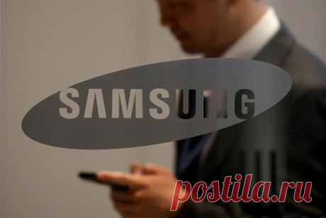 Samsung остановила поставки смартфонов в Россию. Южнокорейская компания Samsung приостанавливает поставки телефонов и микрочипов в Россию. В корпорации уточнили, что в связи с геополитической обстановкой в мире временно прекращается экспорт на территорию России всей продукции компании. 1 марта о прекращении продаж и поставок объявила Apple.