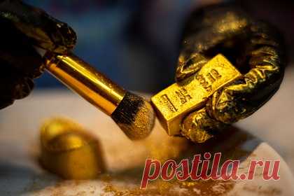 Золото превзошло биткоин. Цены на золото с начала года оставались стабильными и держались выше отметки 1800 долларов за тройскую унцию, несмотря на волатильность рынков. Драгоценный металл превзошел биткоин — в отличии от криптовалюты, на него не повлияли даже рост доходности 10-летних казначейских облигаций США и индекса доллара США.