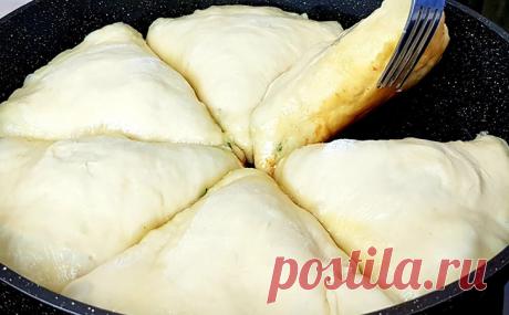 Кефирные треугольники на обычной сковороде: жарятся в минуты и разом заменяют хлеб, и пирог