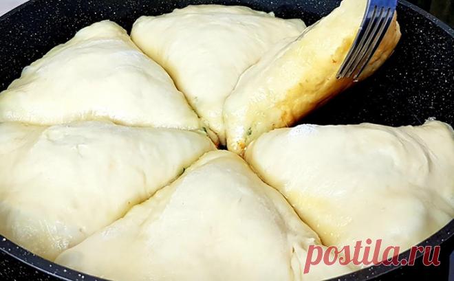 Кефирные треугольники на обычной сковороде: жарятся в минуты и разом заменяют хлеб, и пирог