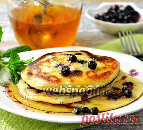 Панкейки с черникой