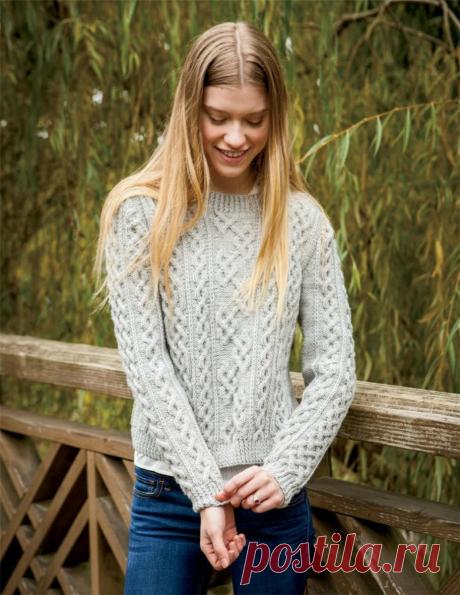 Серый пуловер с аранами