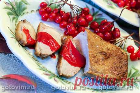 Утиные грудки с соусом из калины. Рецепт с фото Под кожицей утиной грудки скрывается слой жира, поэтому грудки кладут на холодную сковороду и только после включают небольшой огонь, чтобы жир потихонечку вытапливался, и грудки на нем жарились. Со сковороды грудки отправляю в духовку, где примерно за 15 минут они доходят до полной готовности. Параллельно готовлю соус из калины с апельсином.

