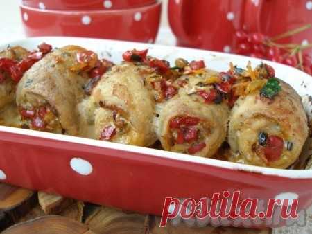 Рулетики из свинины с начинкой - 8 пошаговых фото в рецепте Оригинальные рулетики из свинины с начинкой можно приготовить как на праздники, так и в будние дни. Начинку можно использовать любую на Ваш вкус. Рулетики получаются очень вкусными и сочными. Ингредиенты