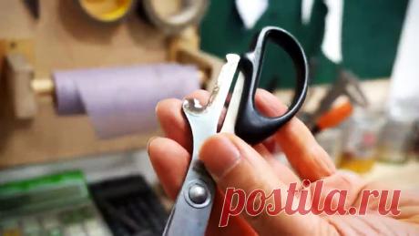 Как сделать нож из сломанных ножниц Ножницы делаются из такой же стали, что и ножи. Благодаря этому достаточно большие ножницы вполне можно переточить в узкий клинок, которым оснащается японский универсальный хозяйственный нож. Такой инструмент применяется для точной резки дерева, картона, кожи. Он легкий, удобный и достает в