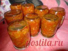 САЛАТ из помидоров и КАБАЧКОВ на зиму
Этот вкусный салат мы всегда съедаем очень быстро, поэтому заготавливаем побольше!
Вам понадобится: 
- 2 кг кабачков 
- 2,5 кг помидоров 
- 1 кг сладкого зеленого перца
- 200 г чеснока
- 1 стакан сахара
- 1 стакан растительного масла без запаха
- 2 столовые ложки соли с верхом
- полстакана 9% уксуса.
Кабачки нужно нарезать небольшими кубиками. Помидоры с чесноком пропустить через мясорубку, все соединить, добавить соль, сахар, растител...