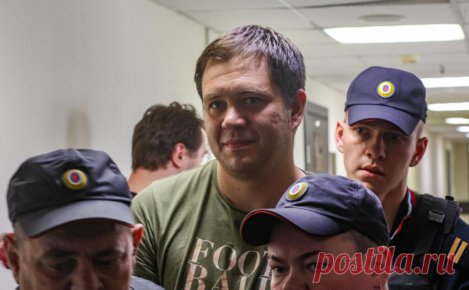 Полицейские в суде заявили, что главред Baza знал об их должностях в МВД. Двое полицейских на очных ставках заявили, что главред телеграм-канала BAZA Глеб Трифонов был осведомлен о том, что они являются сотрудниками МВД.