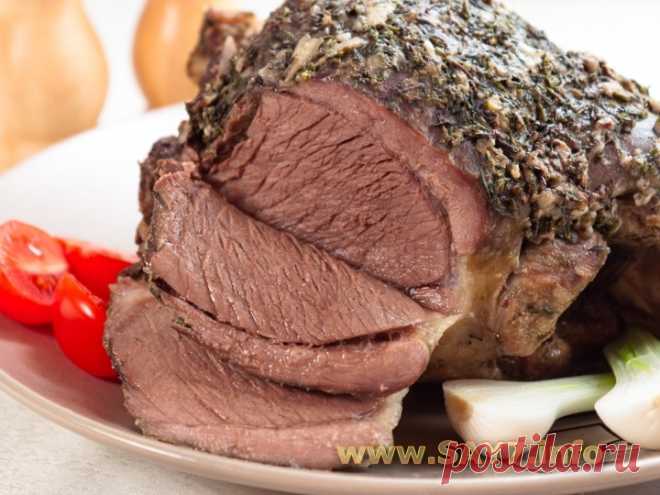 Баранина, запеченная с травами и чесноком
