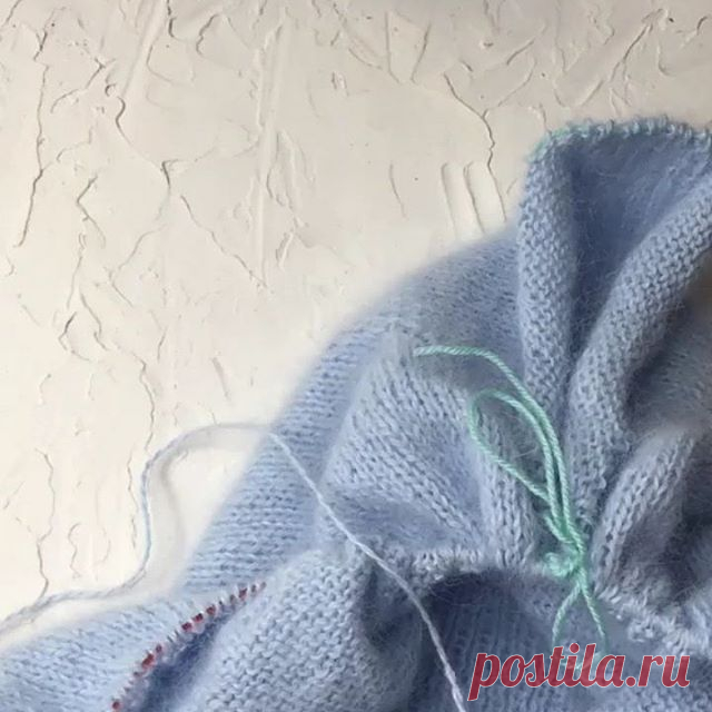Перед выходными запасаемся полезностями от @opferina
• • • • • •
НАБИРАЕМ ПЕТЛИ ПОДРЕЗА !
Доброе утро, рукодельницы !

Сегодня покажу , как я набираю петли подреза !
Такой набор даёт возможность провязать подрезы без заметных переходов !
Никакие бороздок в зоне набора, никаких дополнительных крючков и тд .
Получается  ровная лицевая гладь!
На забудьте  связать кончики вспомогательной нити,что бы избежать растяжения в крайних петель!

Спасибо Ирина за #полезностивязания 💕💖

.