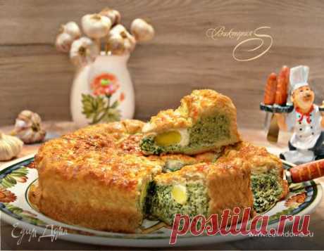 Итальянский пасхальный пирог «Паскуалина» (Torta pasqualina). Ингредиенты: тесто слоеное дрожжевое, шпинат замороженный, яйца куриные, рикотта