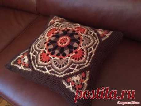 Наволочка на подушку по он-лайну «Персидская плитка» В рамках он- лайна «Персидская плитка» от Анастасии (seline-2015) который живет здесь https://www.stranamam.ru/  я связала вот такую наволочку для диванной подушки