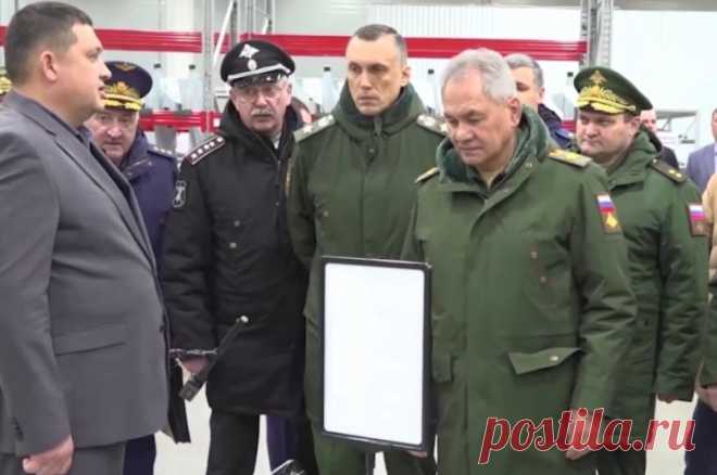 В Удмуртии Шойгу показали новые композитные материалы для дронов. Они существенно повышают живучесть БПЛА.