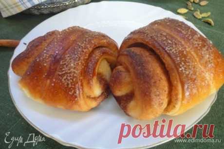 Финские булочки с корицей и кардамоном (Korvapuusti) . Ингредиенты: мука, молоко, сахар