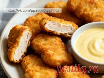 Пост на стене Ужин — 🍗 Диетические куриные наггетсы в духовке с хрустящей клетчаткойСочные кусочки курицы в полезной панировке из отрубей, льна и псиллиума + лёгкий кунжутный соус вместо майонеза.Ингредиенты (на всё блюдо):🥄 Куриная грудка без кожи — 400 г🥄 Кефир 1 % — 150 г🥄 Овсяные отруби — 30 г🥄 Семена льна (источник Омега-3 и клетчатки, запускает метаболизм, поддерживает работу кишечника и даёт сытость) — 8 г — Брала такие: 👉 vk.co...