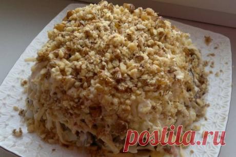 Салат «Шерлок» с курицей и грецкими орехами, рецепт — Вкусо.ру