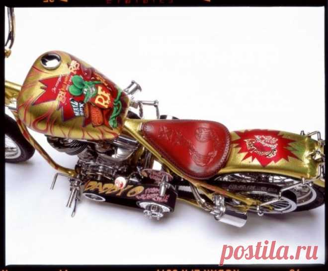 Daddy-O (2003) (Rat Fink).
Построен в честь кумира кастомайзеров 60-х Ed «Big Daddy» Roth. Первая победа на шоу «Создай мотоцикл».
