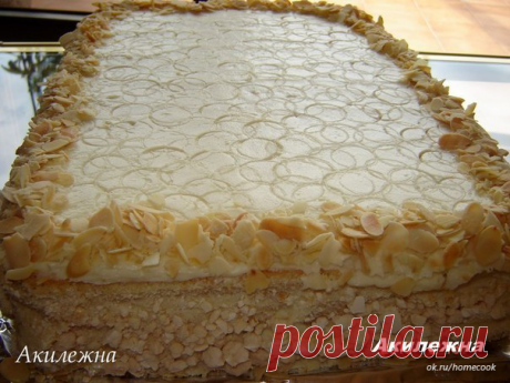 Невероятно вкусный киевский торт " Акилежна"

Для песочного теста
-2 желтка
-180 гр сахара
-150 гр сливочного масла маргарина
-1 ст.ложка водки или ром
-1 пачка разрыхлителя
-400 гр муки-500 гр все зависит от вашей муки
-1-2 ст.ложки сметаны

Для безе:
-4 белка (Для своего торта я взяла 6 белков)
-1 ст рубленных грецких орехов или лесные орешки
-1 ст.ложка картофельного крахмала (не обязательно)
-200 гр сахара.(300 гр)

Крем:
-500 мл.молока
-4 ст.л.муки
-1 ст.ложка крахмал...