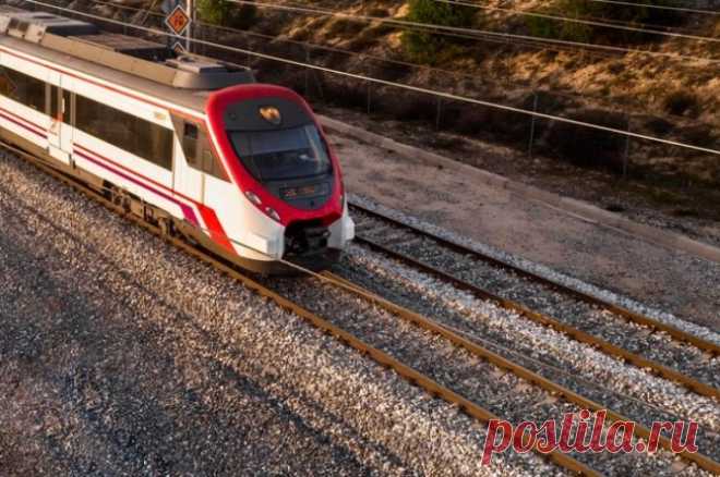 ФПК вернет деньги пассажирам задержанных на юге поездов из-за непогоды. Всем, кто столкнулся с задержками из-за непогоды, будут начислены бонусные баллы.