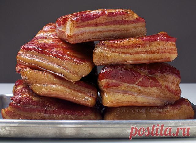 Как готовится варено-копченая грудинка в домашних условиях?