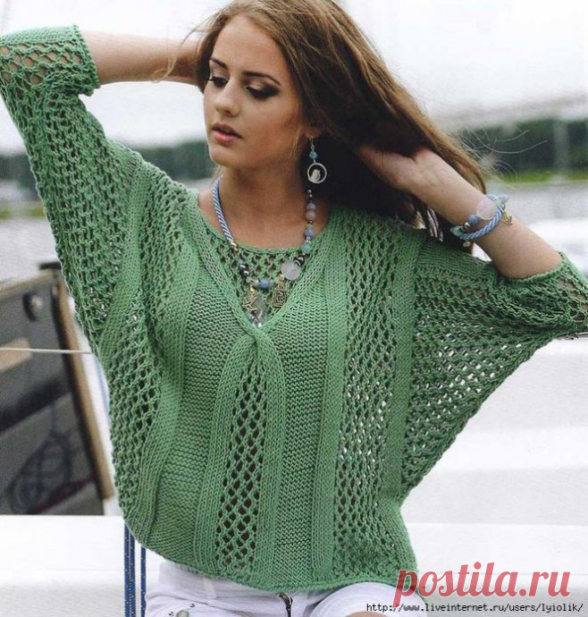 Пуловер с глубоким вырезом  на спинке