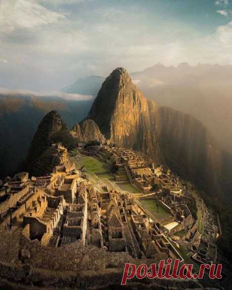 Machu Picchu é o maior símbolo do desenvolvimento do Império Inca, construído no século XV por Pachacuti