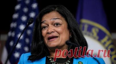 Конгрессвумен США Джаяпал оговорилась и заявила о вызванной Трампом эрекции. Член палаты представителей США Прамила Джаяпал оговорилась и сказала, что бывший президент Дональд Трамп «вызвал эрекцию». Читать далее