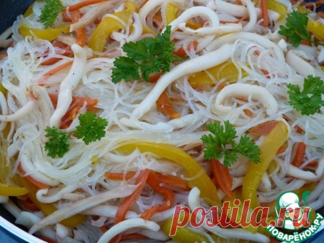 Фунчоза с кальмарами - кулинарный рецепт