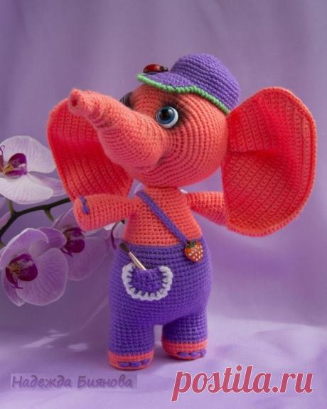 Амигуруми вязаный слон крючком: схема вязания с описанием Амигуруми вязаный слон крючком от автора мастер-класса Надежды Огородновой. Для вязания слона Вам понадобится пряжа Пехорка детская новинка (1 моток