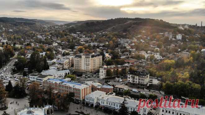 Моисеев предложил удвоить курортный сбор в Кисловодске. Мэр Кисловодска Моисеев предложил удвоить курортный сбор до 200 рублей в сутки. Соответствующую публикацию он выложил в своем Telegram-канале. По словам чиновника, в случае удвоения налога средства будут расходоваться не только на ремонт ...