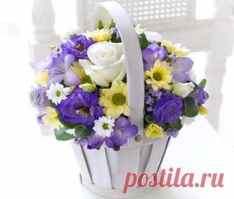 Обои Букеты Розы Эустома Фрезия Хризантемы Корзинка Цветы - Фото : 401715