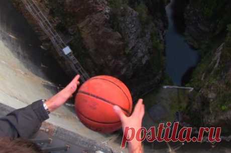 Thanks To The Magnus Effect, This Basketball Does Something Pretty Weird When Dropped | IFLScience