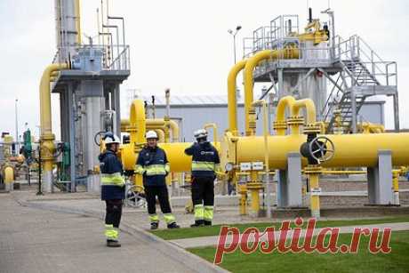 Снижение цен на газ в Европе объяснили. Цены на газ в Европе снижаются из-за теплой и ветреной погоды и высокого уровня заполненности ПХГ, заявил консультант «Выгон Консалтинг» Иван Тимонин. Однако он уверен, что данные факторы можно считать краткосрочными, так как дефицит СПГ в мире и конкуренция Европы и Азии за энергоносители останутся актуальными в 2023.
