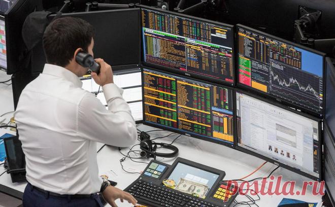 Чистая прибыль профучастников рынка ценных бумаг рухнула на 95%. Финансовое положение компаний ухудшилось из-за падения оборотов на фондовом рынке и низкой активности клиентов, объяснили в ЦБ. При этом брокерам приходилось нести дополнительные расходы на персонал и пересмотр бизнес-моделей