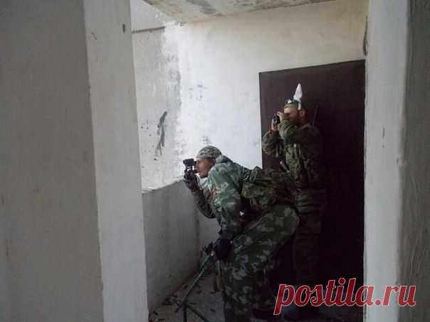 29.07.2014. Фоторепортаж из Шахтерска от "Борисыча"

Был серьезный бой в Шахтерске. Информация за вчерашний бой в Шахтерске: ополченцы сожгли один танк и минометами хорошо вложились в казармы нацгвардии. Потери не известны.